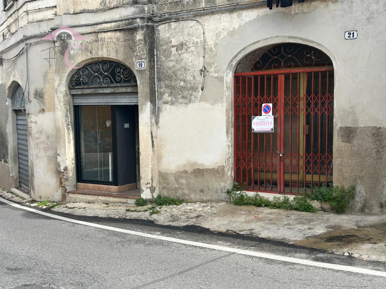 narni centro storico locale magazzino piano terra vetrina  3.jpg